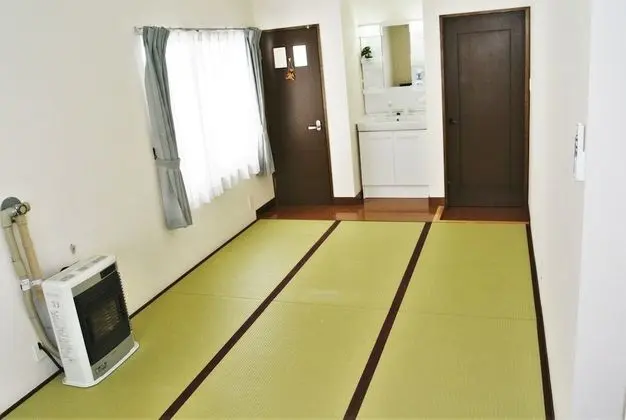 Traditional Oda, Sigara İçilmez (Japanese Style, with a Toilet)