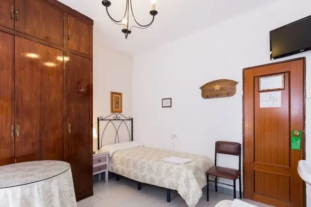 Tek Büyük veya İki Ayrı Yataklı Oda, Ortak Banyo