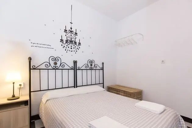 Tek Büyük veya İki Ayrı Yataklı Oda, Ortak Banyo