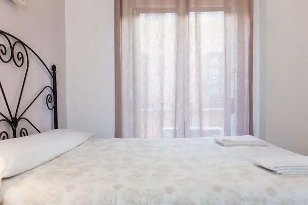 Tek Büyük veya İki Ayrı Yataklı Oda, Ortak Banyo