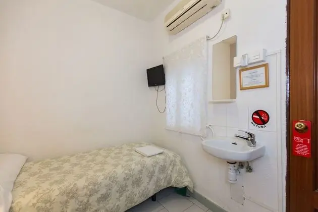 Tek Kişilik Oda, Ortak Banyo