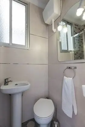 Üç Kişilik Oda, Ortak Banyo