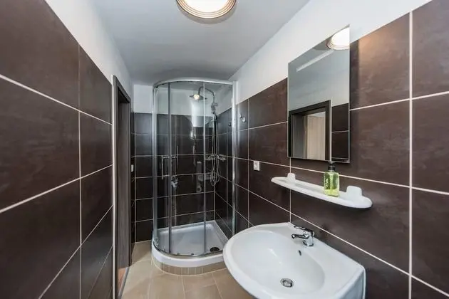 Comfort Süit, 1 Büyük (Queen) Boy Yatak ve Çekyat (8 Iris)