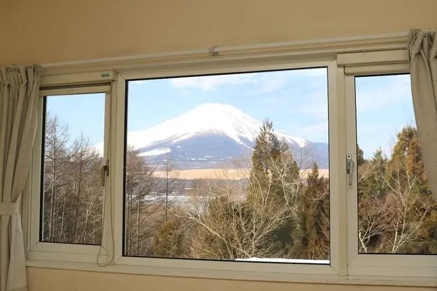 İki Ayrı Yataklı Oda, Ortak Banyo