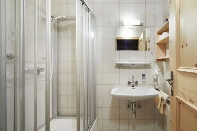 Basic Tek Büyük Yataklı Oda