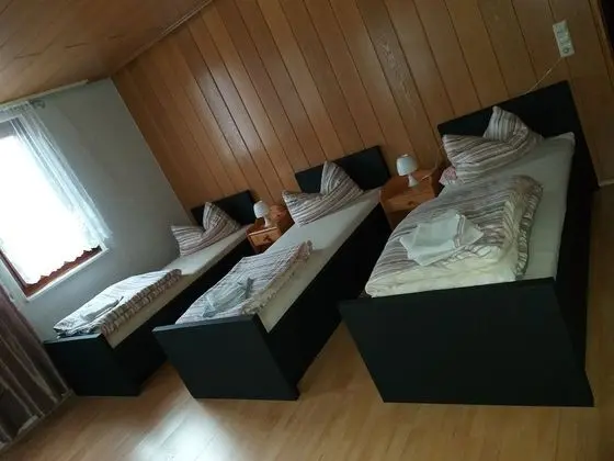 Üç Kişilik Oda
