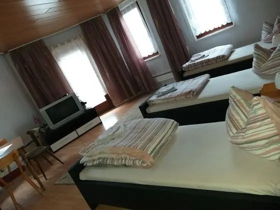 Üç Kişilik Oda