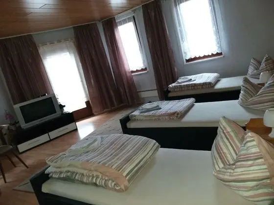 Üç Kişilik Oda