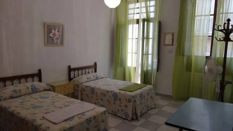 Basic Tek Büyük Yataklı Oda, 1 Çift Kişilik veya 2 Tek Kişilik Yatak, Ortak Banyo