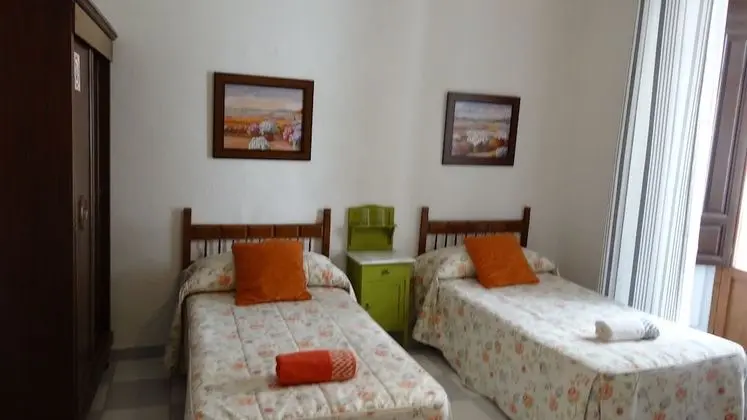 Basic Üç Kişilik Oda, 3 Tek Kişilik Yatak, Ortak Banyo