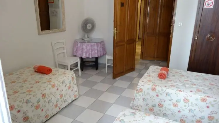 Basic Üç Kişilik Oda, 3 Tek Kişilik Yatak, Ortak Banyo