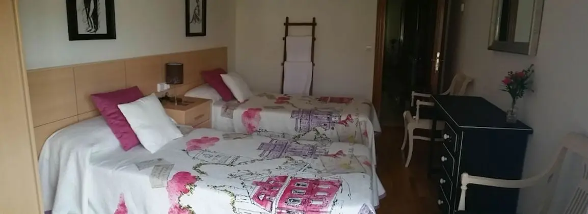İki Ayrı Yataklı Oda, Ortak Banyo