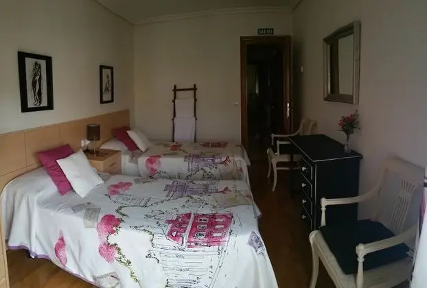 İki Ayrı Yataklı Oda, Ortak Banyo