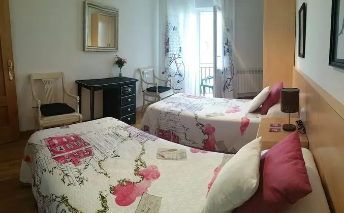 İki Ayrı Yataklı Oda, Ortak Banyo