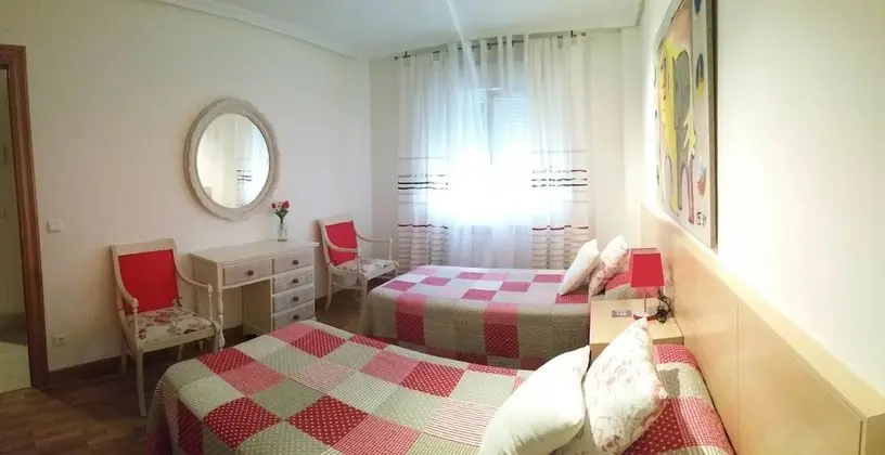 İki Ayrı Yataklı Oda, Ortak Banyo