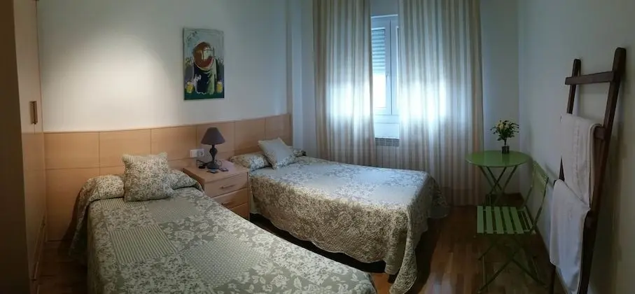 İki Ayrı Yataklı Oda, Ortak Banyo