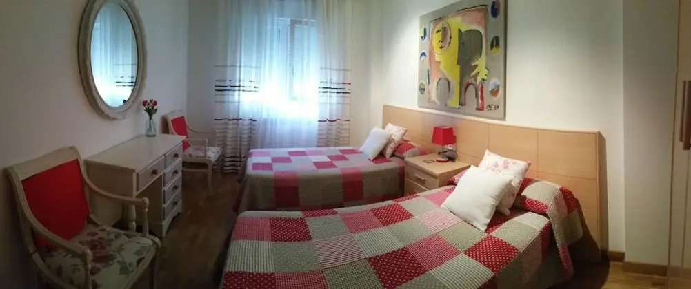 İki Ayrı Yataklı Oda, Ortak Banyo