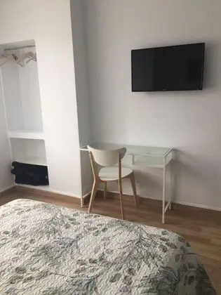 Büyük Yataklı Tek Kişilik Oda