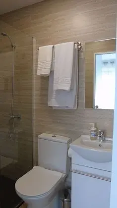 Büyük Yataklı Tek Kişilik Oda