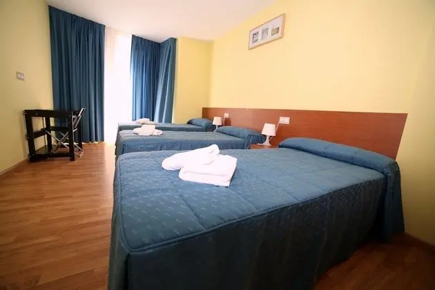 Üç Kişilik Oda, 3 Tek Kişilik Yatak