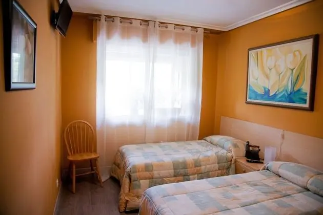 İki Ayrı Yataklı Oda, Ortak Banyo