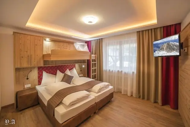 Standard Tek Büyük Yataklı Oda (Some with Balcony)