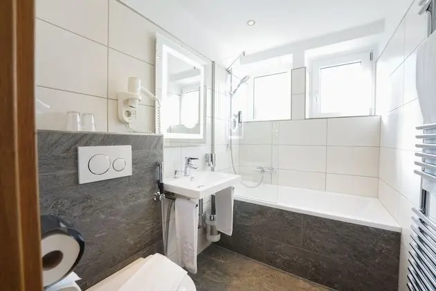 Standard Tek Büyük Yataklı Oda (Some with Balcony)