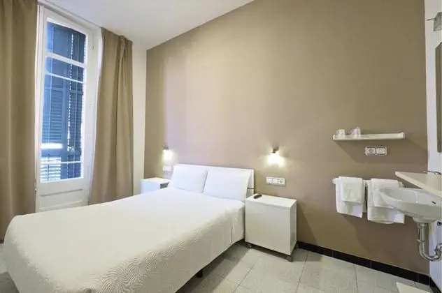 Tek Büyük Yataklı Oda, 1 Çift Kişilik Yatak, Ortak Banyo