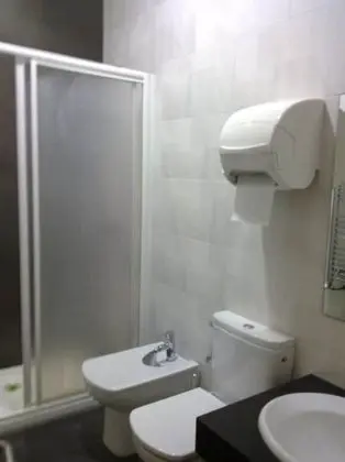 Tek Büyük Yataklı Oda, 1 Çift Kişilik Yatak, Ortak Banyo