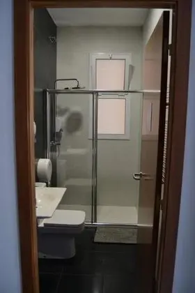 Tek Büyük Yataklı Oda, 1 Çift Kişilik Yatak, Ortak Banyo