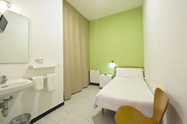 Tek Kişilik Oda, 1 Tek Kişilik Yatak, Ortak Banyo