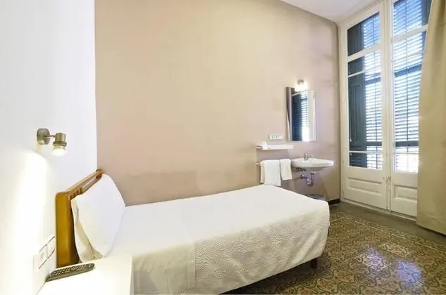 Tek Kişilik Oda, 1 Tek Kişilik Yatak, Ortak Banyo