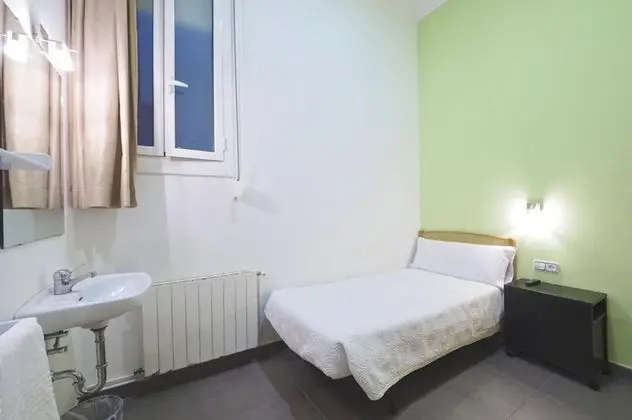 Tek Kişilik Oda, 1 Tek Kişilik Yatak, Ortak Banyo