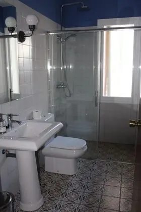 Büyük Yataklı Tek Kişilik Oda