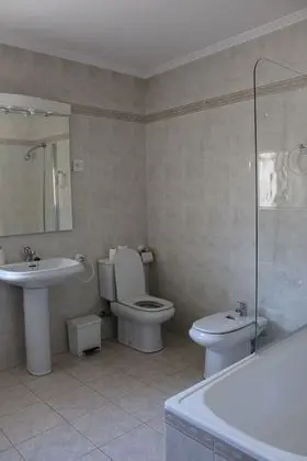 Büyük Yataklı Tek Kişilik Oda