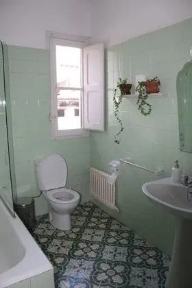 Tek Büyük Yataklı Oda, Ortak Banyo