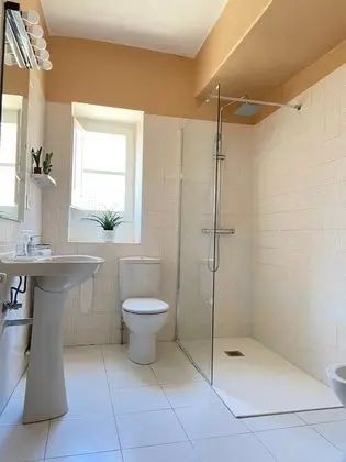 Tek Büyük Yataklı Oda, Ortak Banyo