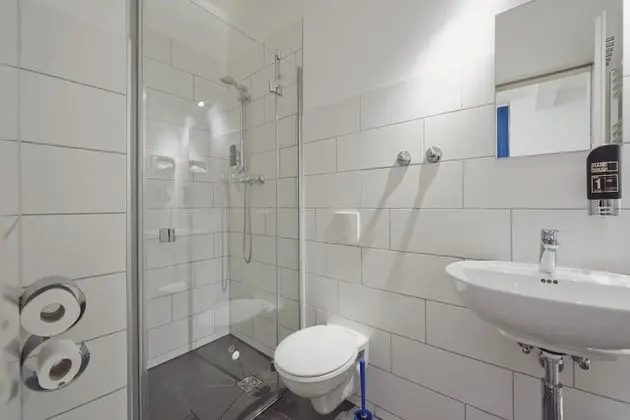 Standard Tek Kişilik Oda (private bathroom on floor)
