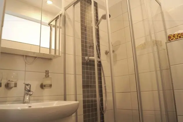 Üç Kişilik Oda (single use)