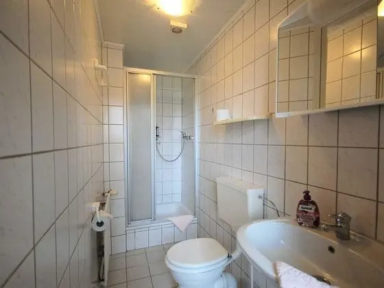 Üç Kişilik Oda, 1 Büyük (Queen) Boy Yatak ve Çekyat