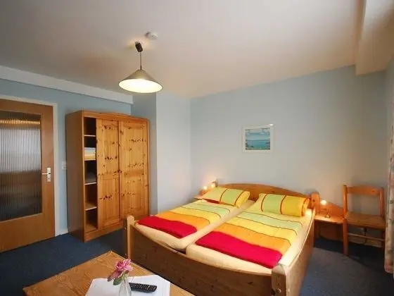 Üç Kişilik Oda, 1 Büyük (Queen) Boy Yatak ve Çekyat (Obergeschoss)