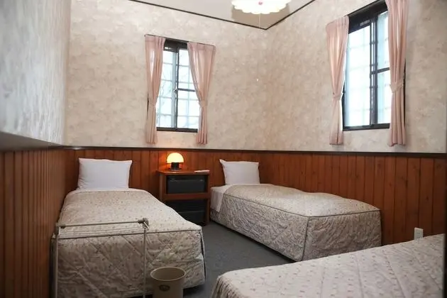 Üç Kişilik Oda
