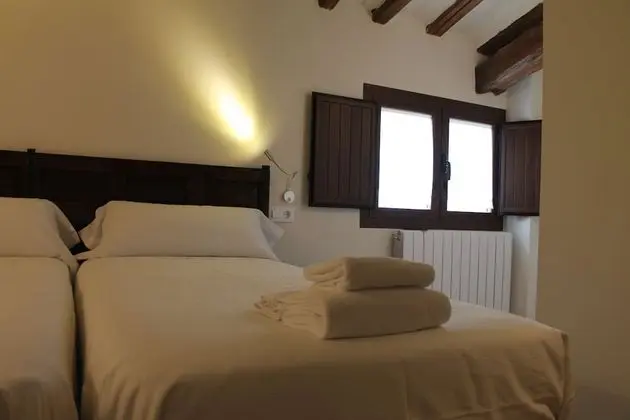 Tek Büyük veya İki Ayrı Yataklı Oda, Ortak Banyo