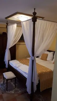 Tek Büyük veya İki Ayrı Yataklı Oda, Banyolu/Duşlu