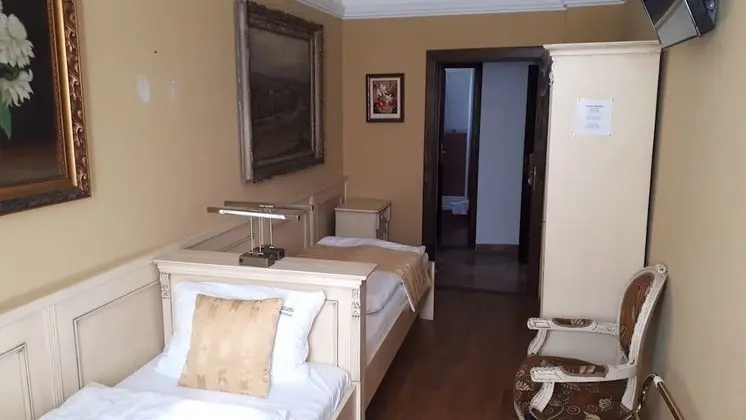 Tek Büyük veya İki Ayrı Yataklı Oda, Banyolu/Duşlu