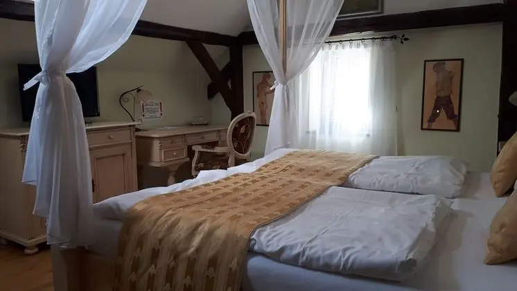 Tek Büyük veya İki Ayrı Yataklı Oda, Banyolu/Duşlu