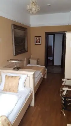 Tek Büyük veya İki Ayrı Yataklı Oda, Banyolu/Duşlu