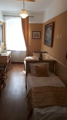 Tek Büyük veya İki Ayrı Yataklı Oda, Banyolu/Duşlu