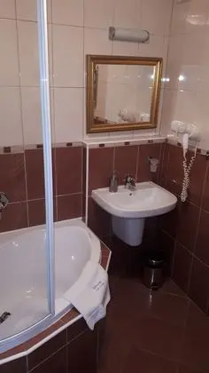 Tek Büyük veya İki Ayrı Yataklı Oda, Banyolu/Duşlu