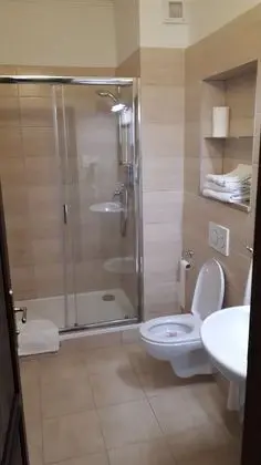 Tek Büyük veya İki Ayrı Yataklı Oda, Banyolu/Duşlu